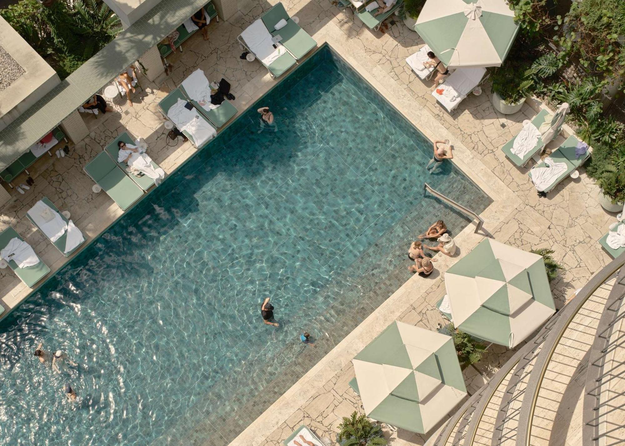 The Calile Hotel Μπρίσμπεϊν Εξωτερικό φωτογραφία The pool at the hotel